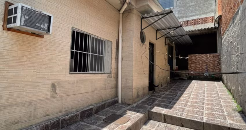 Casa linear frente de rua próximo a Rua Murundu