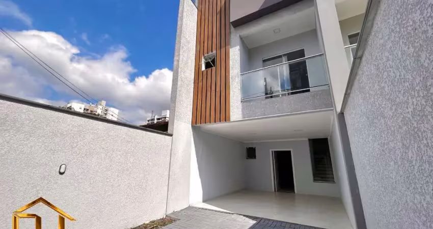 Sobrado geminado à venda com 3 quartos, sendo 1 suíte e amplo espaço nos fundos no bairro costa e silva!