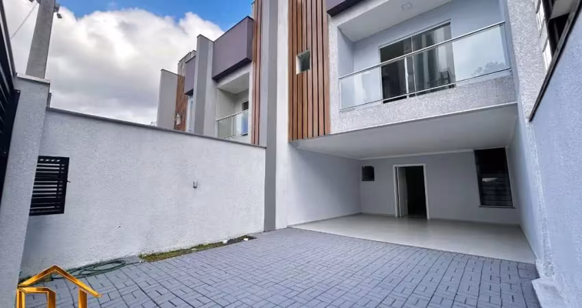 Sobrado geminado à venda com 3 quartos, sendo 1 suíte e amplo espaço nos fundos no bairro costa e silva!