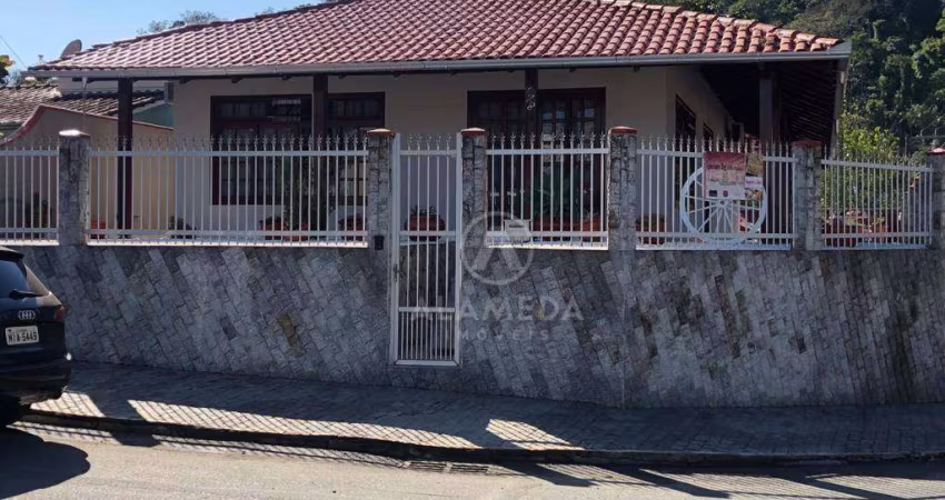 Casa à venda, 230 m² por R$ 950.000,01 - Água Verde - Blumenau/SC