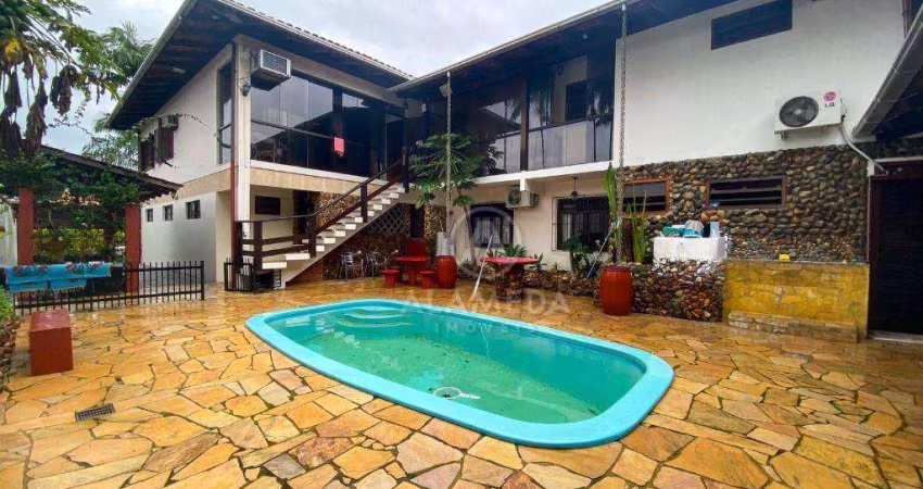 Casa com 4 dormitórios para alugar, 228 m² por R$ 5.000,00/mês - Garcia - Blumenau/SC