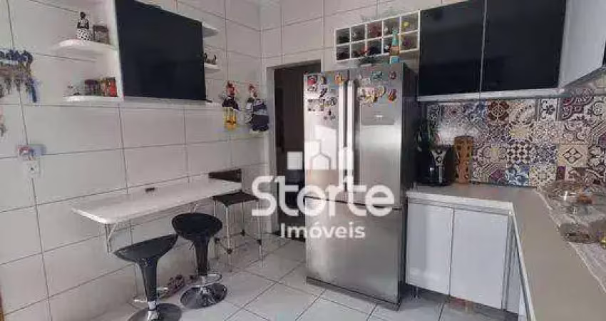Casa com 3 dormitórios à venda, 198m² por r$ 750.000 - granada - uberlândia/mg