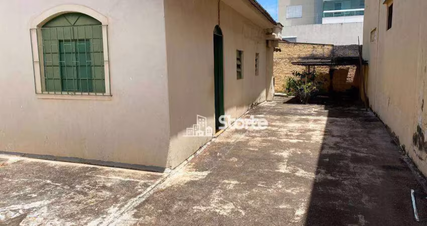 Terreno com duas casas à venda, 360m² por r$ 472.500 - santa mônica - uberlândia/mg
