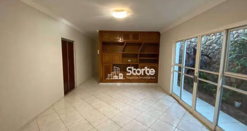 Casa estilo sobrado com 4 dormitórios à venda, 266m² por r$ 950.000 - centro (fundinho) - uberlândia/mg