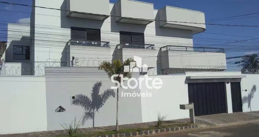 Sobrado com 3 dormitórios à venda, 164m² por r$ 790.000 - jardim veneza - uberlândia/mg