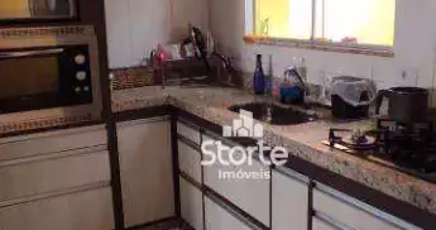 Casa em condomínio fechado com 2/4 à venda, 60,08m² por r$ 270.000 - novo mundo - uberlândia/mg