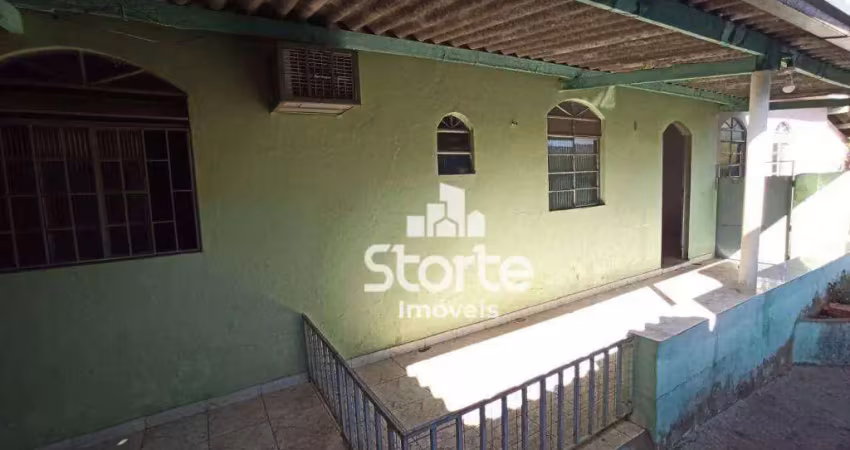 Casa em estilo colônia com 3 dormitórios à venda, 230 m² - santa mônica - uberlândia/mg
