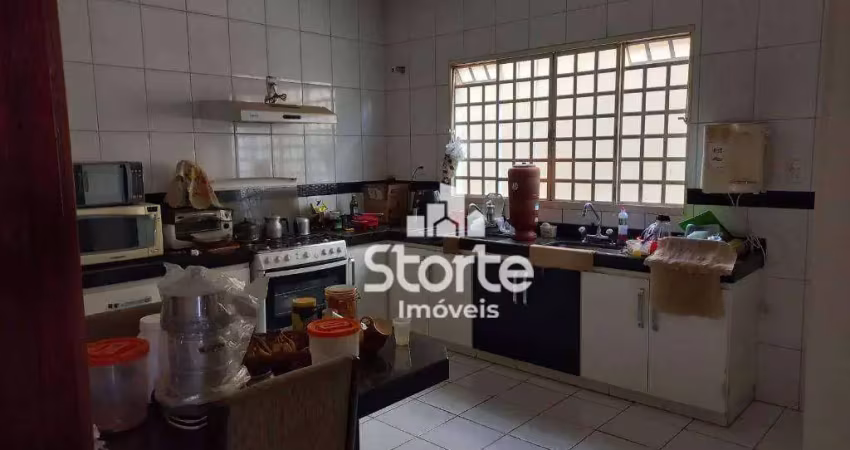 Casa com 5 dormitórios à venda, 233 m² por r$ 950.000,00 - santa mônica - uberlândia/mg