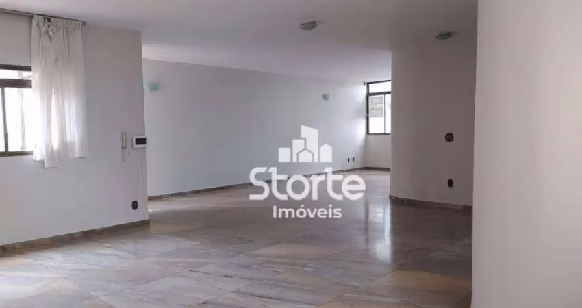 Apartamento com armários no centro de uberlândia com 3/4 em frente ao ccaa e hospital santa clara por r$ 480.000,00