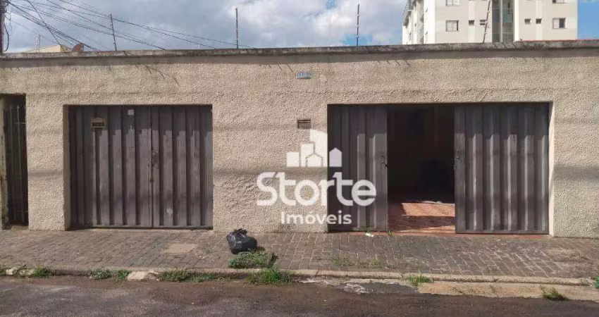 Terreno à venda com 4 casas antigas construídas com 500 m² por r$ 600.000 - brasil - uberlândia/mg
