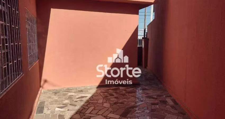 Casa + sobrado com ponto comercial em ótima localização com 6/4 à venda, 370m² por r$ 1.208.000 - osvaldo rezende - uberlândia/mg