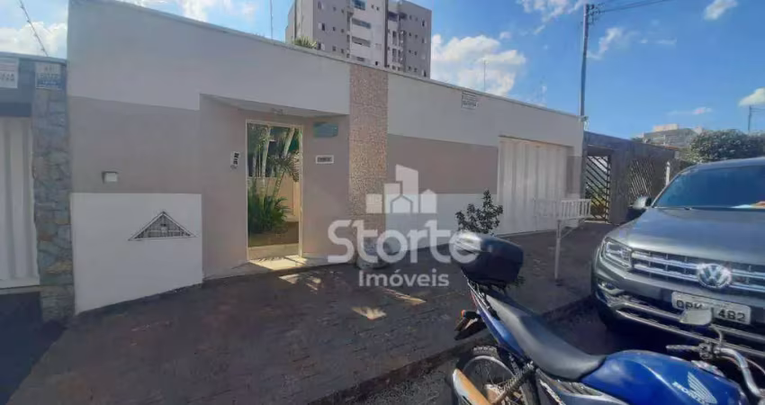 Casa com 3 dormitórios para alugar, 170 m² por r$ 4.700,00/mês - santa mônica - uberlândia/mg