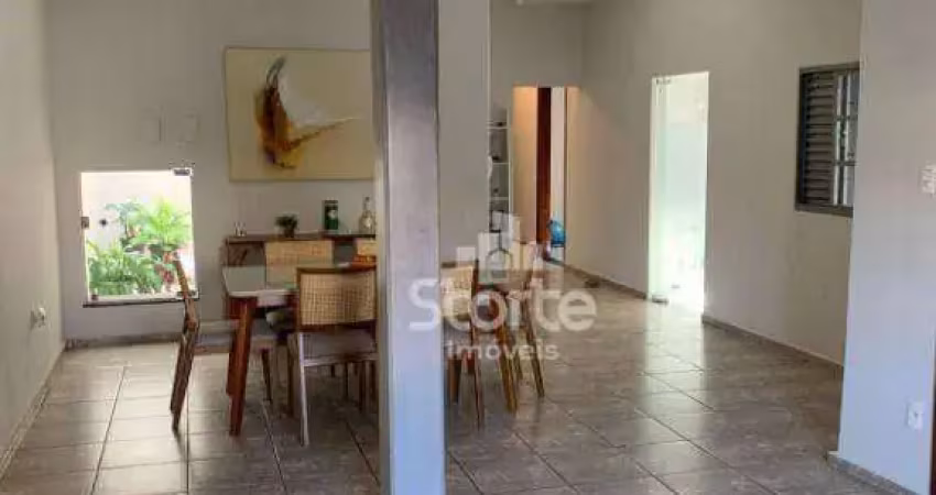 Casa com 3 dormitórios à venda, 166 m² por r$ 540.000 - osvaldo rezende - uberlândia/mg