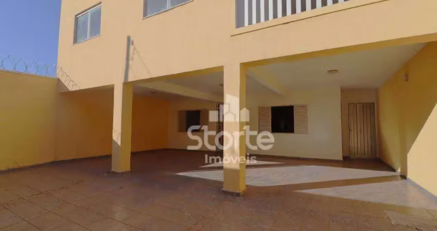 Casa estilo sobrado com 5 dormitórios à venda, 237m² por r$ 750.000 - santa mônica - uberlândia/mg