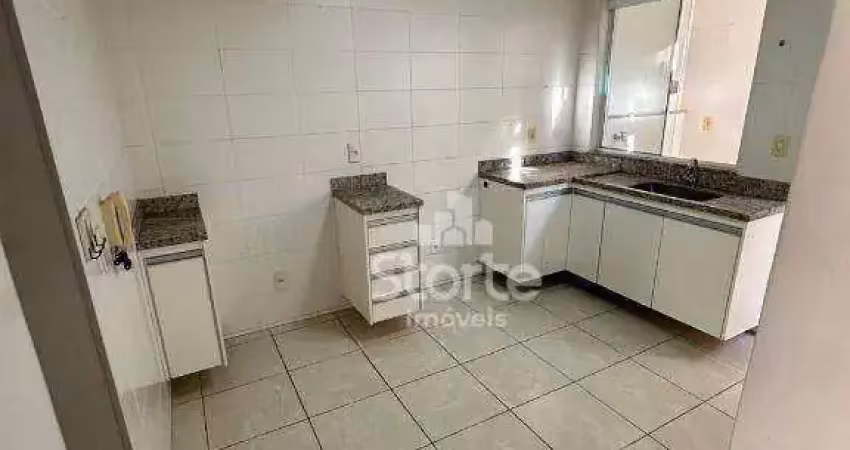 Casa estilo sobrado com 2 suítes à venda, 90m² por r$ 299.000 - condomínio fechado no vigilato pereira - uberlândia/mg