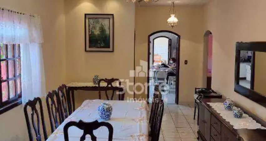 Casa com 3 suítes + edícula à venda, 241 m² por r$ 845.000 - segismundo pereira - uberlândia/mg