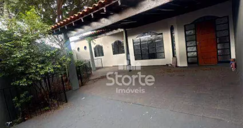 Casa com 4 dormitórios à venda, 220 m² por r$ 680.000 - presidente roosevelt - uberlândia/mg