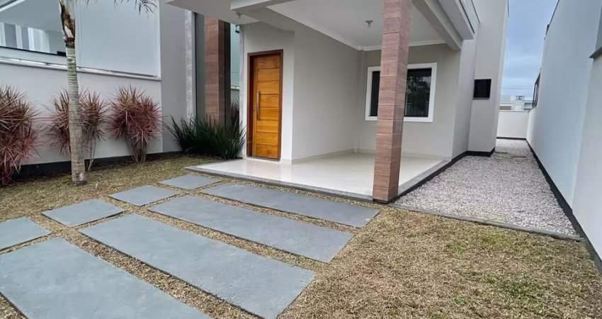 Linda Casa No Bosque da Mata em Tijucas/SC