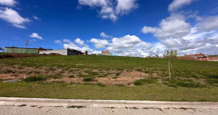 EXCELENTE LOTE EM CONDOMÍNIO FECHADO COM 330,35 METROS QUADRADOS - CONDOMÍNIO TERRAS ALPHA