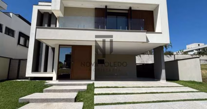 Casa com piscina em frente à praça - 5 suítes - Condomínio Alphaville II