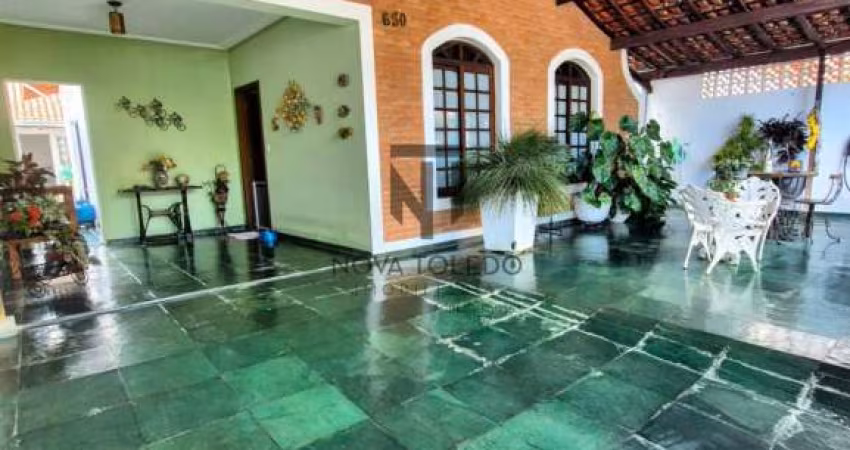 CASA TÉRREA Á VENDA - 199m² - 3 DORMITÓRIOS 1 SUÍTE - JARDIM DEL REY/JARDIM PORTUGAL - PRÓXIMO AO SESI - SJC