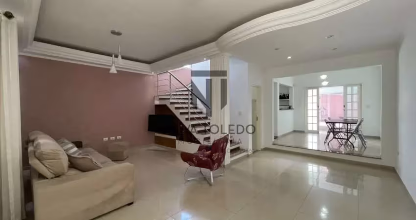 Sobrado para venda, contendo 3 dorm, sendo 1 suíte, 3 vagas de garagens, piscina com área de churrasqueira - villa branca - jacareí