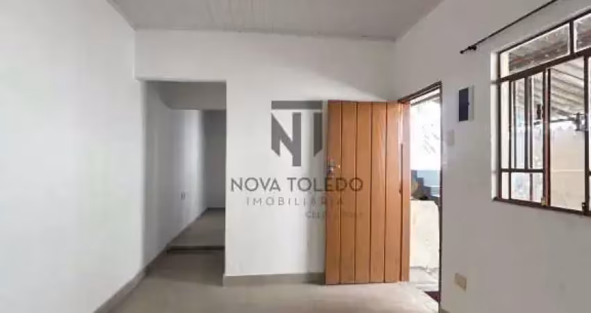 Casa de fundos com 3 comodos e garagem - jardim da granja