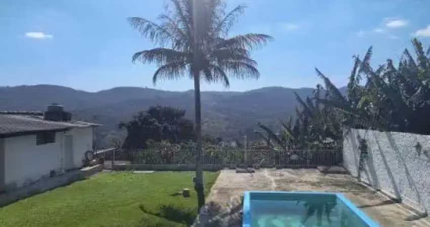 Casa térrea  com piscina e 4 dormitórios, sendo duas suítes, localizada baiiro jardim  jrdim são gonçalo -mairiporã - sp