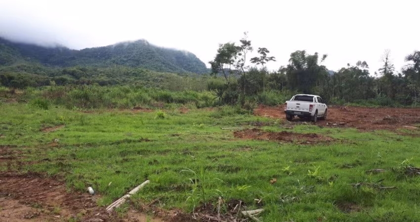 Terreno no Bairro Bracinho, a poucos passos da usina do Bracinho!