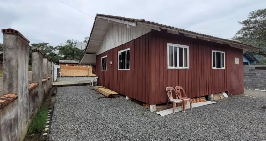 **OPORTUNIDADE! CASA DE ESQUINA NO BAIRRO ITOUPAVA AÇU – SCHROEDER**