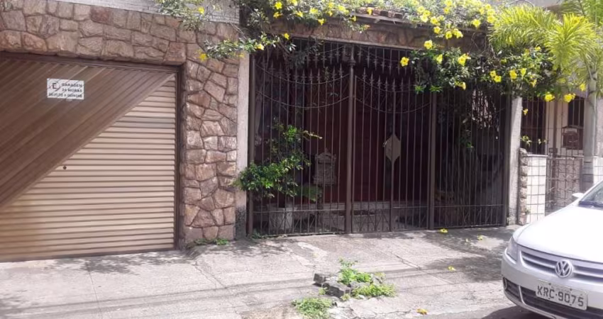 Casa com 4 dormitórios à venda, 195 m² por R$ 1.000.000,00 - Mariano Procópio - Juiz de Fora/MG