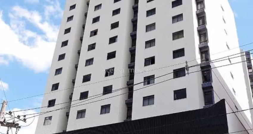 Quarto e sala com garagem, elevador, frente no Centro