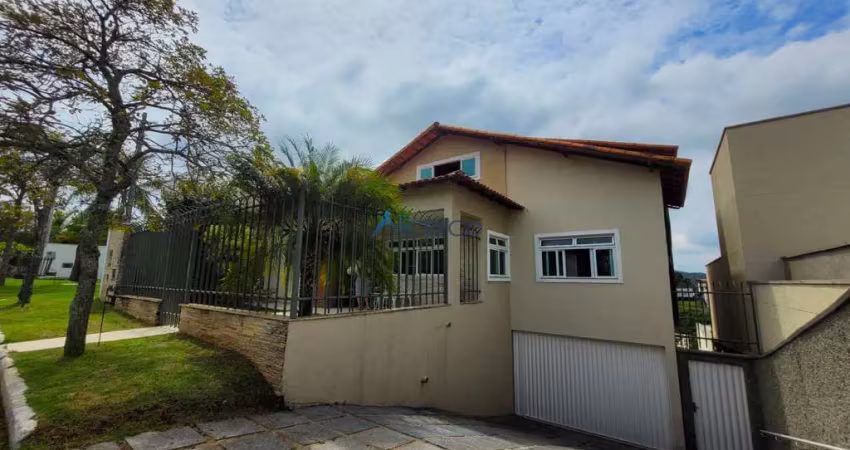 Maravilhosa casa com piscina no Jardim da Serra- Condomínio da Serra.