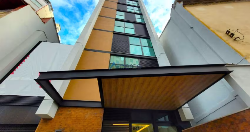 Studio com área externa e garagem, no São Mateus