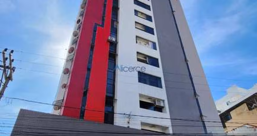 Excelente apartamento de 03 quartos sendo 02 suítes, com uma unidade por andar!