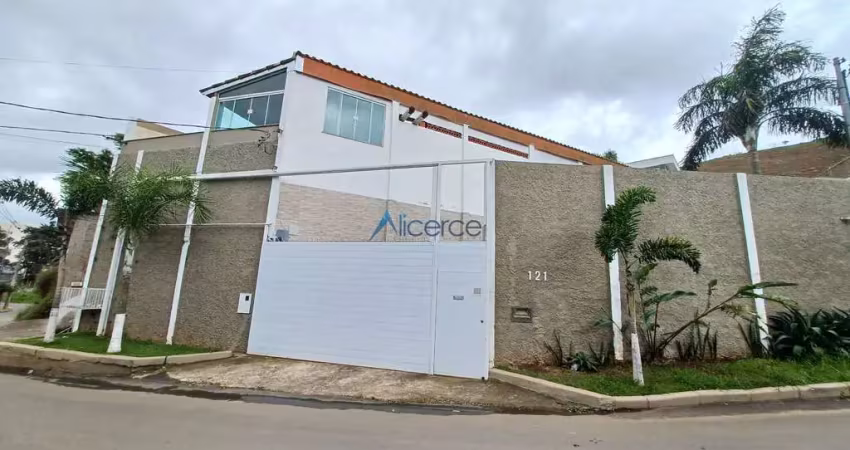 Casa 'CLUBE'  com um terreno de quase 1.800 m²  no Aeroporto
