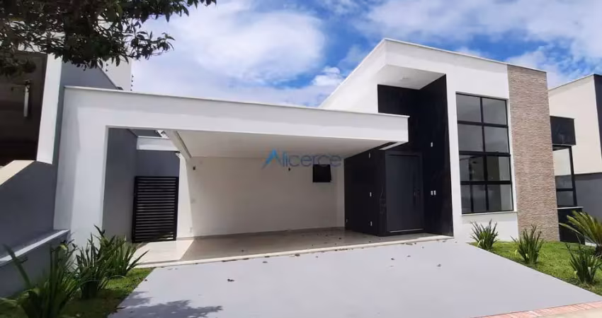 Belíssima casa linear no Residencial Alvim!