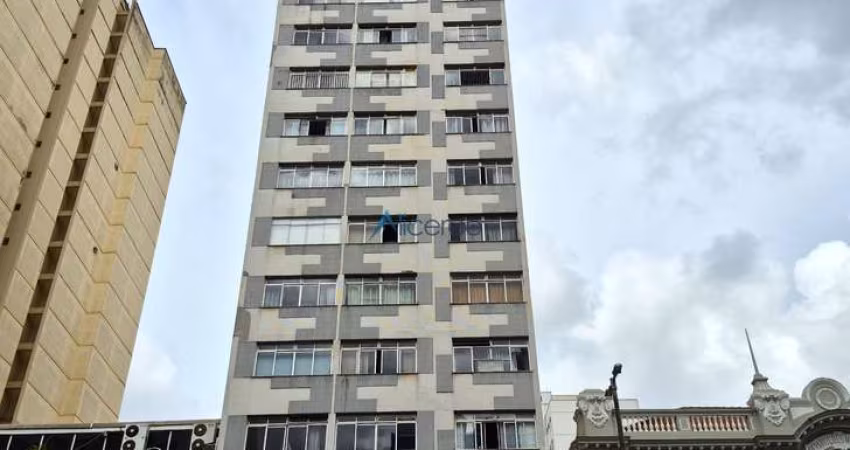 Quarto e sala no coração da cidade