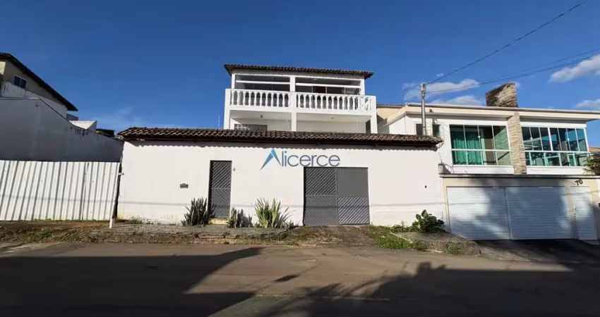 Casa com muito espaçosa no Aeroporto, conta com 4 quartos e 2 suítes
