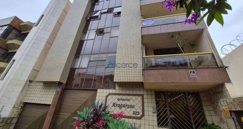 Apartamento de 03 quartos, 03 vagas de garagem e elevador no Bom Pastor