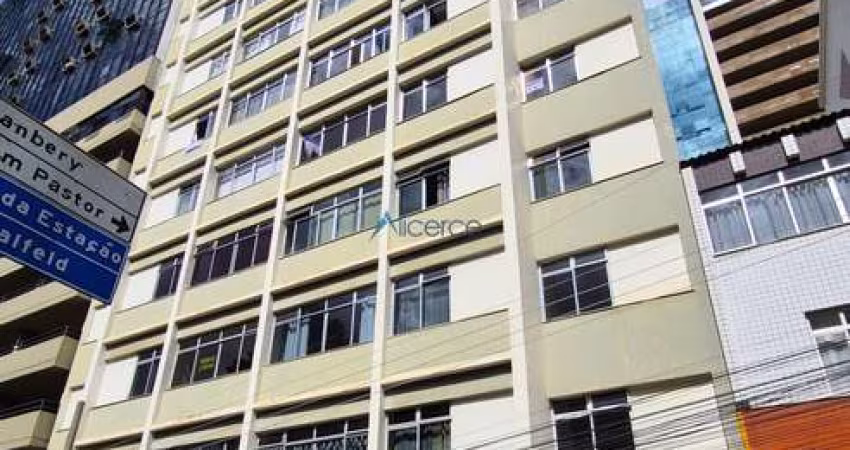 Excelente apartamento com 03 quartos e elevador no Centro