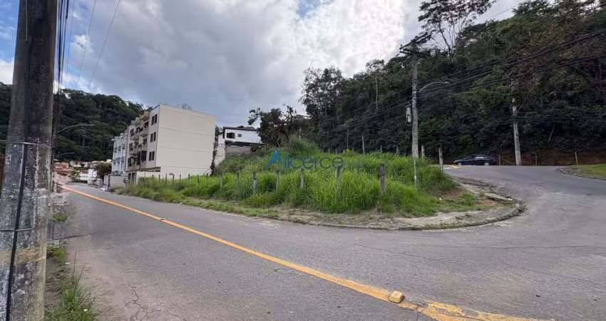Terreno de 600 m² no coração do vale do Ipê