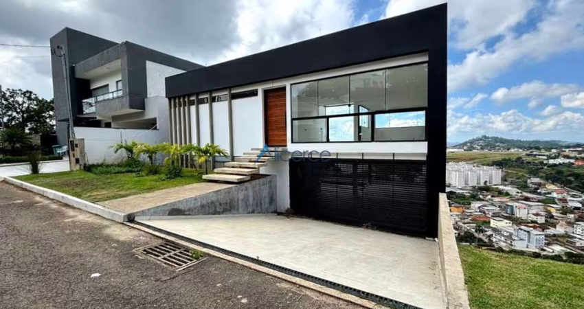 Casa Alto padrão com 4 quartos e piscina no Condomínio Spinaville