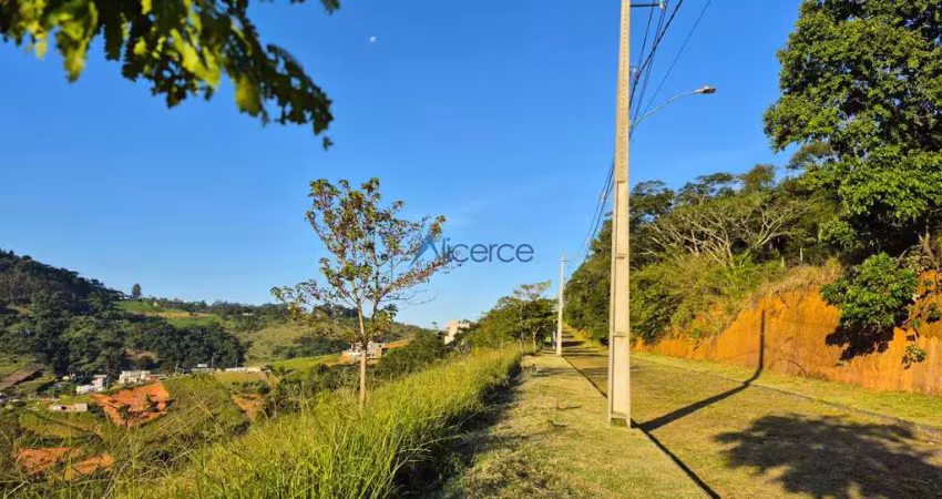 Terreno em declive medindo 3.000m², com vista linda- no villagio da serra ii- salvaterra