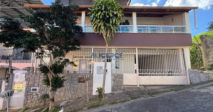 Casa com 03 quartos sendo uma suíte, à venda valor 530.000,00