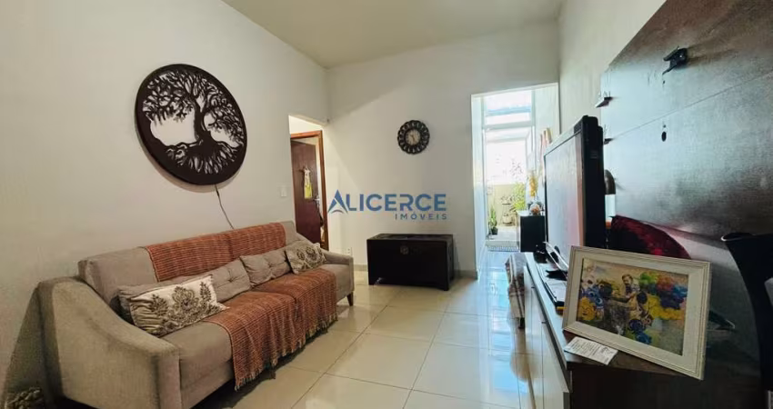Apartamento de 2 quartos com área externa no Jardim Laranjeiras de fácil acesso para UFJF!