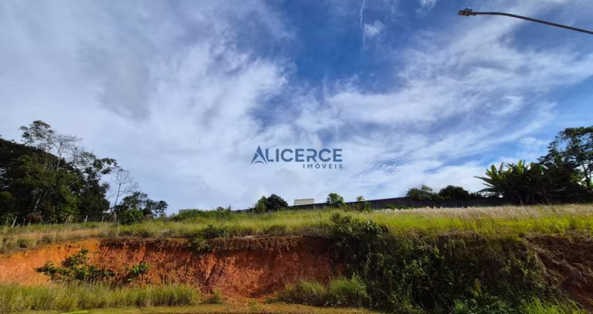 Terreno em aclive- medindo 427,61m² no Residencial Barcelona- Salvaterra