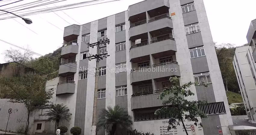 Espaçoso apartamento de 1 quarto com  apenas um lance de escada no santa helena