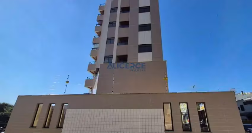 Apartamento de 02 quartos,  elevador e garagem no morro da glória.
