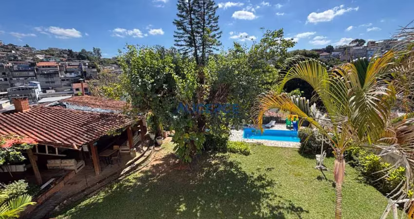 Casa com 4 quartos à venda na Rua Professor Francisco Faria, Bairu, Juiz de Fora